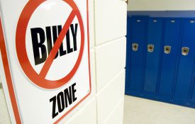 学校走廊上没有欺凌的标志。