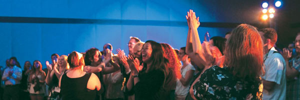 会议与会者不羁到“满意度”。