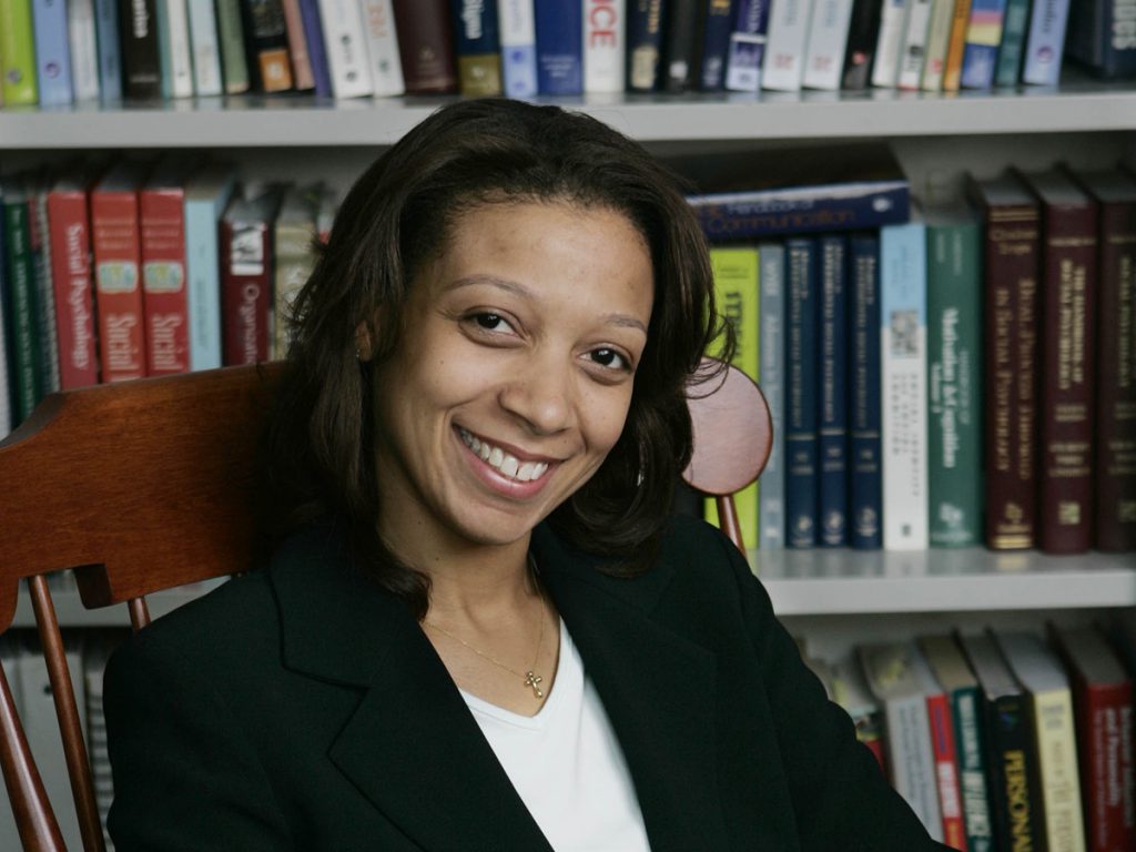 这是APS前董事会成员Jennifer a . Richeson的照片