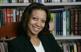 这是一个董事会成员詹妮弗•a . Richeson APS的照片过去