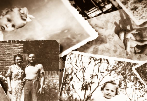 复古家庭黑白照片