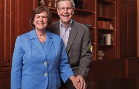 这是一个Ed和卡罗尔·迪纳的照片。