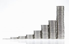 这是一堆硬币的照片