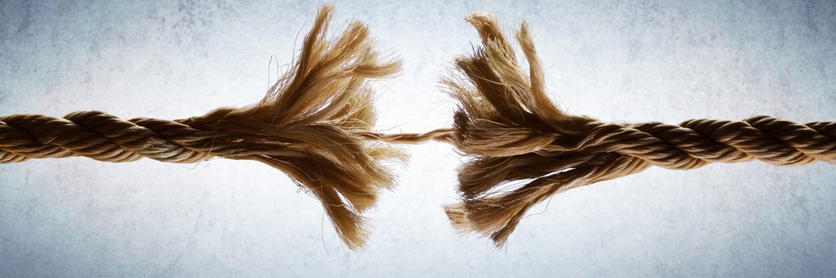 这是一张绳子因张力而磨损的照片