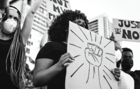 学生笔记本的缩略图:警察暴行和非裔美国人社区的心理健康